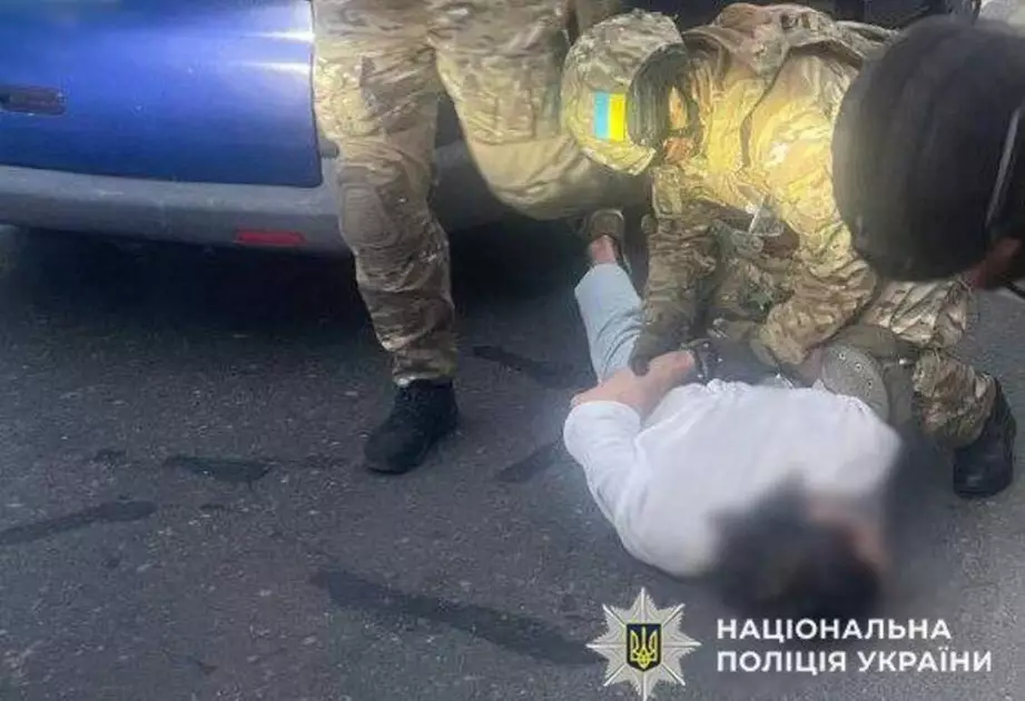 На Подолі водій позашляховика напав на велосипедиста після зауваження щодо зупинки - 2