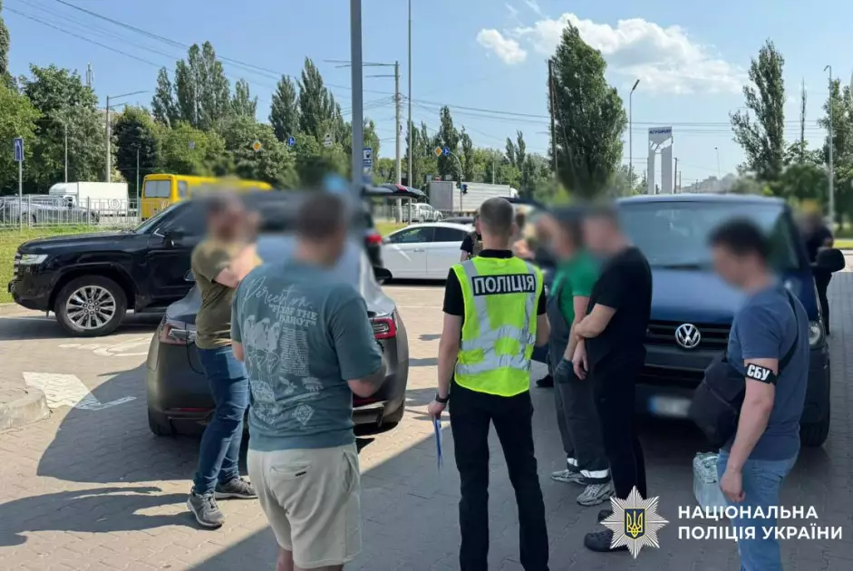 Ділки у Києві організували схему переправлення ухилянтів за 13 тис. євро, справу передано до суду - 2