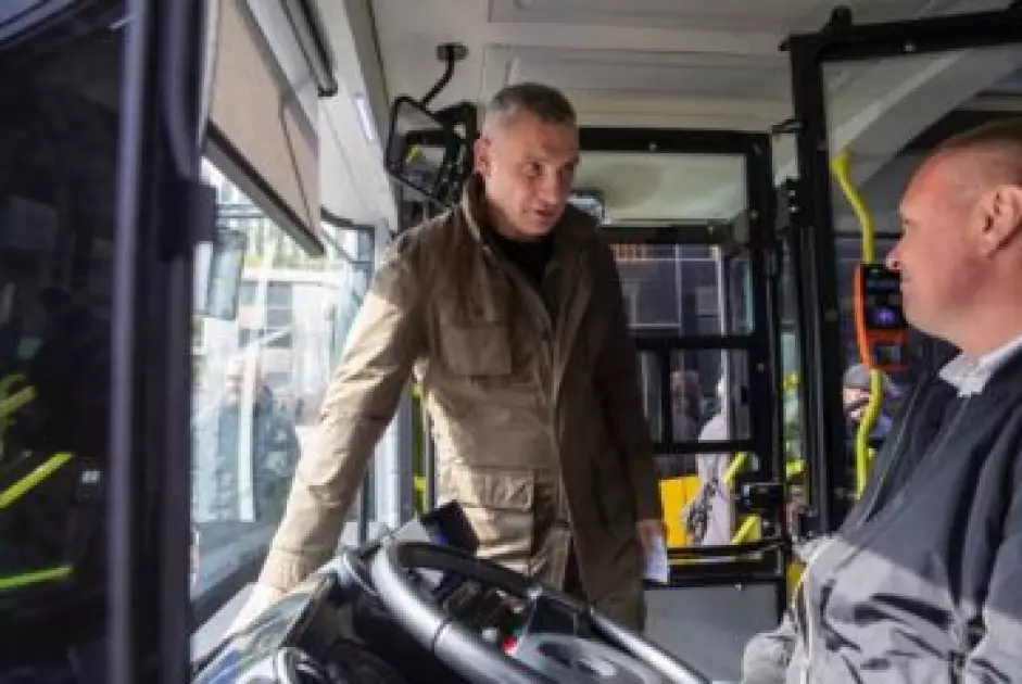 Міський транспорт столиці оновлюється: 30 сучасних автобусів вийшли на київські маршрути - 2