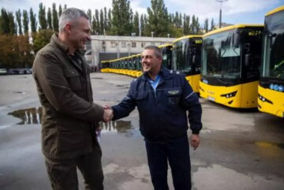 Міський транспорт столиці оновлюється: 30 сучасних автобусів вийшли на київські маршрути - 6