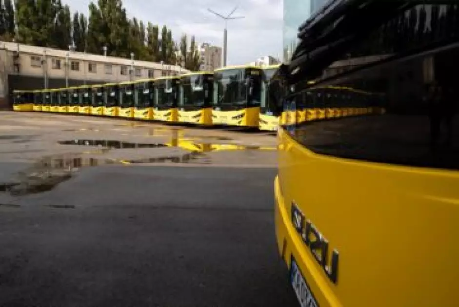 Міський транспорт столиці оновлюється: 30 сучасних автобусів вийшли на київські маршрути - 11