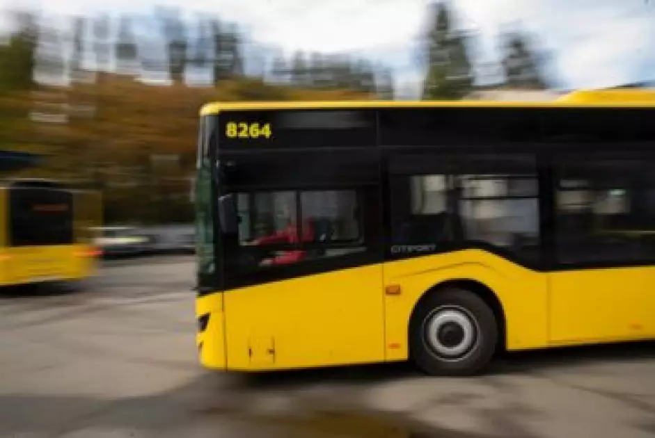 Міський транспорт столиці оновлюється: 30 сучасних автобусів вийшли на київські маршрути - 12