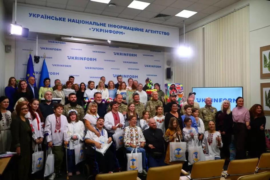 Пліч-о-пліч заради життя: у Києві презентували проєкт взаємореабілітації воїнів і дітей - 1