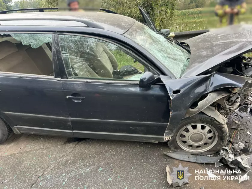 Смертельна ДТП на Броварщині: водій виїхав «на зустрічку», одна людина загинула, двоє травмовані - 1