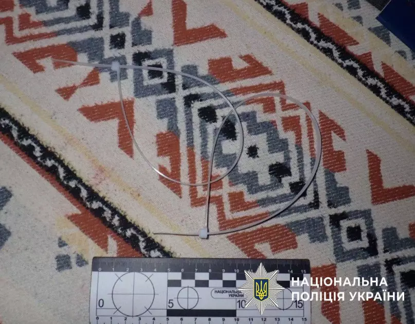 Онлайн-знайомство обернулося розбоєм: у Києві побили та пограбували чоловіка - 1