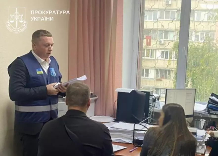 Мільйон гривень із бюджету: прокуратура повідомила про підозру посадовцю Голосіївської РДА - 1