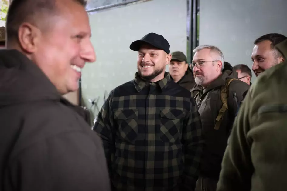 Київщина передала на фронт 16 пікапів і 350 дронів для захисників Харківщини - 3