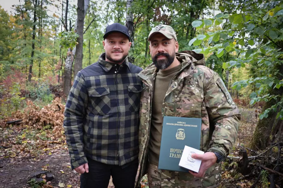 Київщина передала на фронт 16 пікапів і 350 дронів для захисників Харківщини - 2