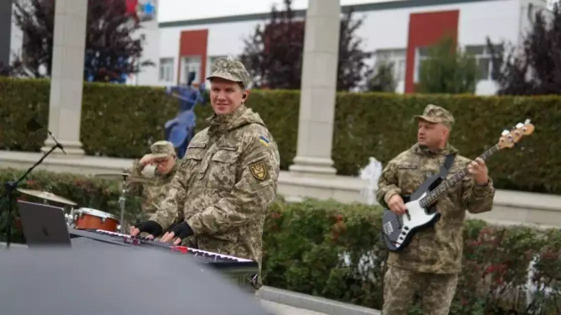 Сила у музиці: в Ірпені оркестр ЗСУ зібрав містян на благодійний концерт - 2