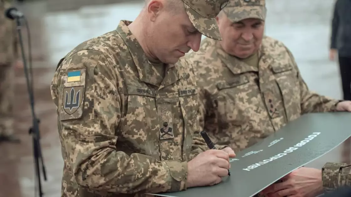 Київ вшанував воїнів ТРО: на Алеї Захисників встановили новий меморіальний знак - 2