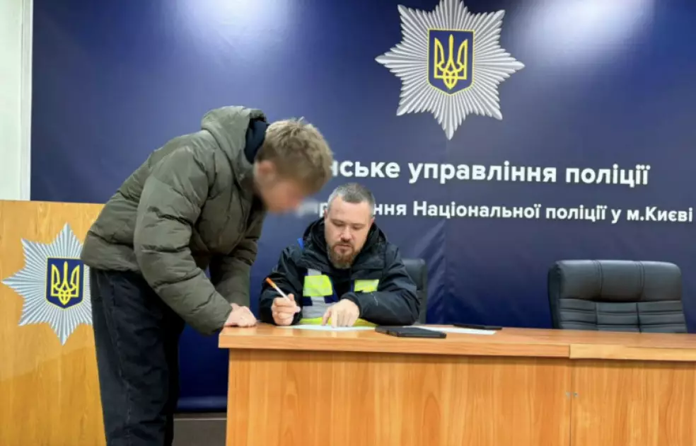 У Деснянському районі троє підлітків побили 13-річного школяра: поліція провела перевірку - 2