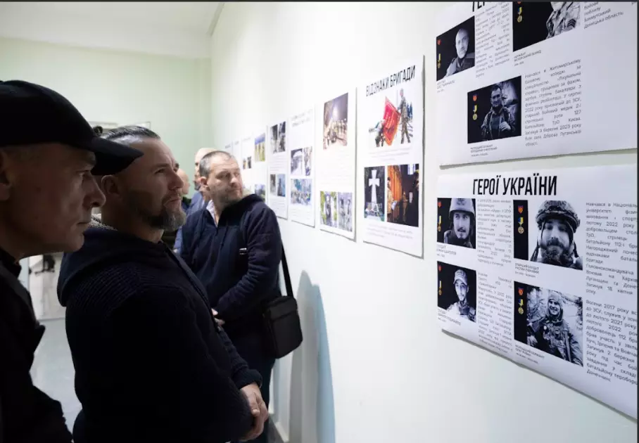 У Києві відкрили виставку «Дарницька фортеця», присвячену обороні столиці у 2022 році - 4