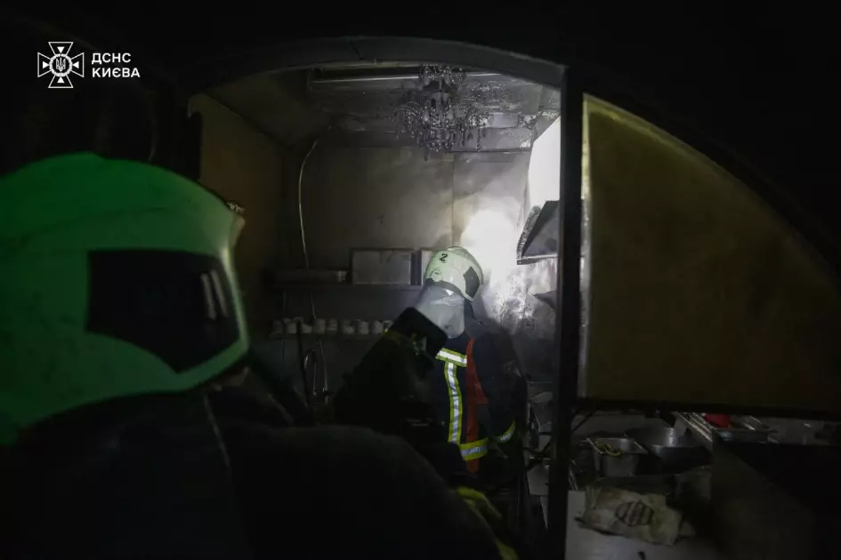 Рятувальники ліквідували загоряння на кухні закладу у Шевченківському районі - 2