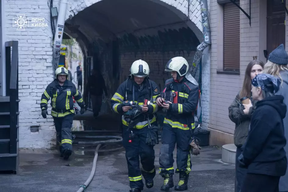 Рятувальники ліквідували загоряння на кухні закладу у Шевченківському районі - 5