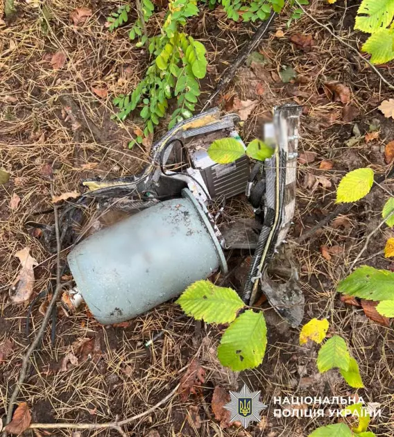 У Дарницькому районі Києва знайшли уламки ворожого дрона з бойовою частиною - 1