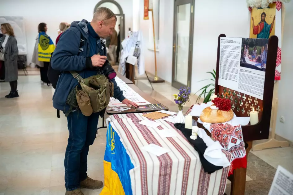 У Києві журналісти та родини захисників об’єдналися «Рушником надії» - 5