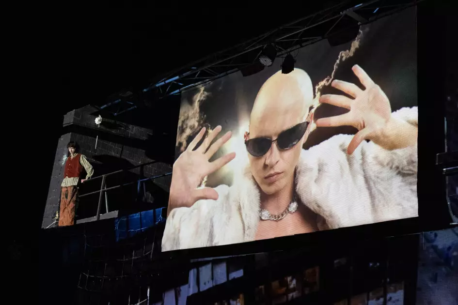 “Дуже сумна людина” — нова вистава “Дикого театру” про самотність і важливість адопції тварин - 1