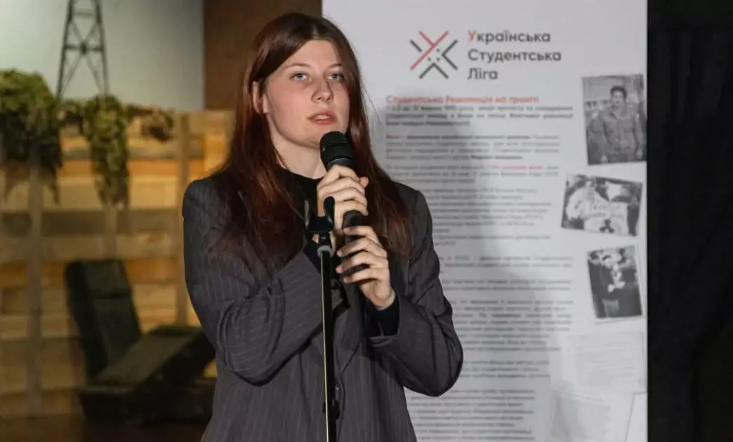 Три намети історії: у Києві відкрили інсталяцію до 35-річчя Революції на граніті - 2