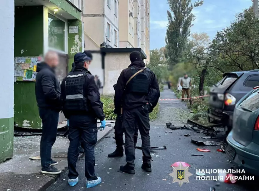 У Києві у дворі багатоповерхівки вибухнув BMW: поліція розслідує обставини інциденту - 3
