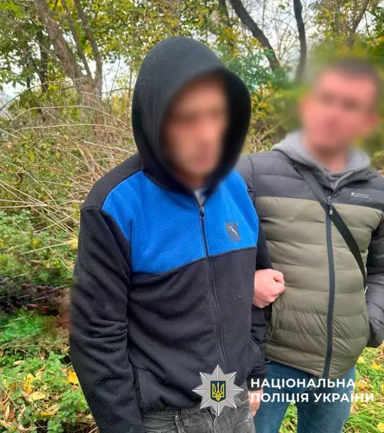 Побив до смерті та присипав листям: у Києві затримали підозрюваного у вбивстві знайомого - 1