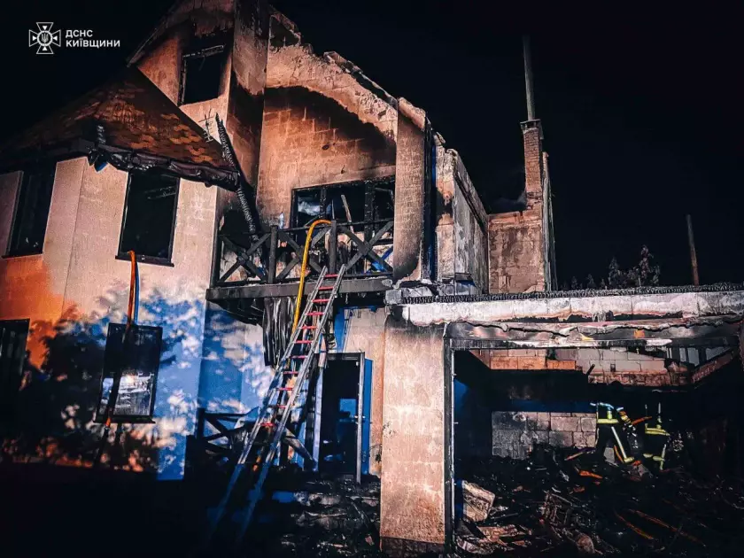 На Київщині рятувальники запобігли знищенню житлового будинку - 1