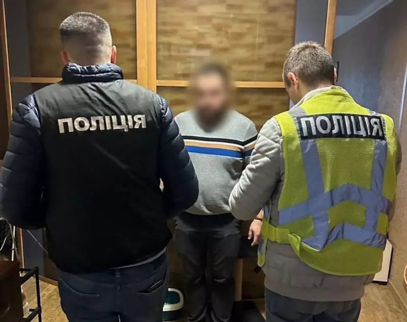 Пів мільйона на канцелярії: у Дніпровській РДА підозрюють посадовицю та підприємця у розтраті бюджету - 1