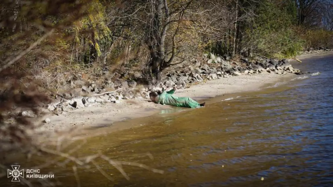 Не втрималися на хвилі: на Київському водосховищі загинув рибалка після перекидання човна - 4