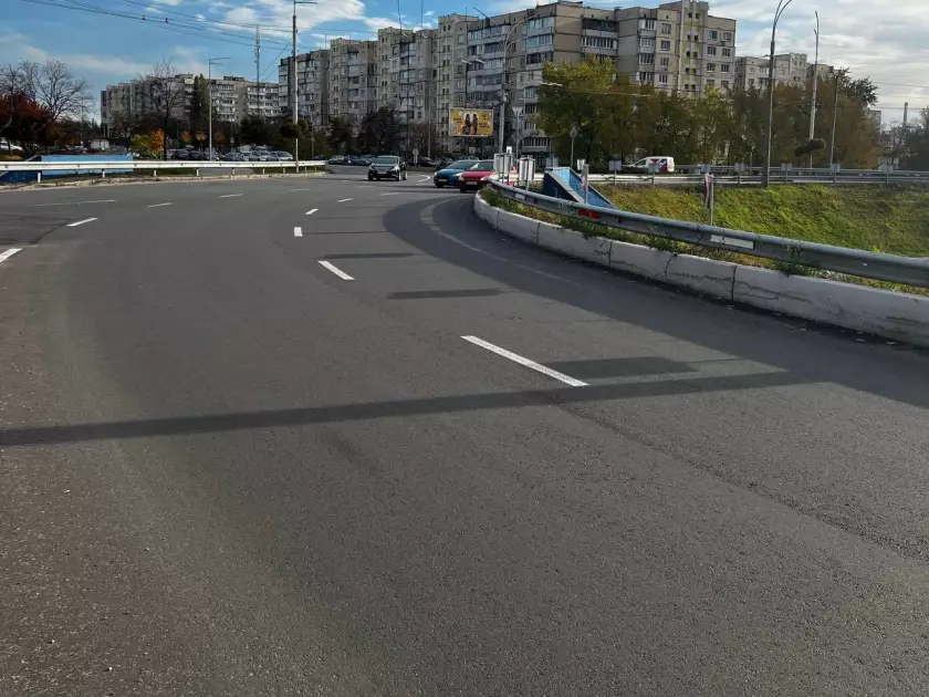 Київ продовжує оновлювати інфраструктуру: на Троєщині завершили ремонт трьох вулиць - 1