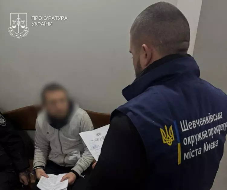У Києві чоловік намагався вбити суперника: поліція затримала нападника - 1
