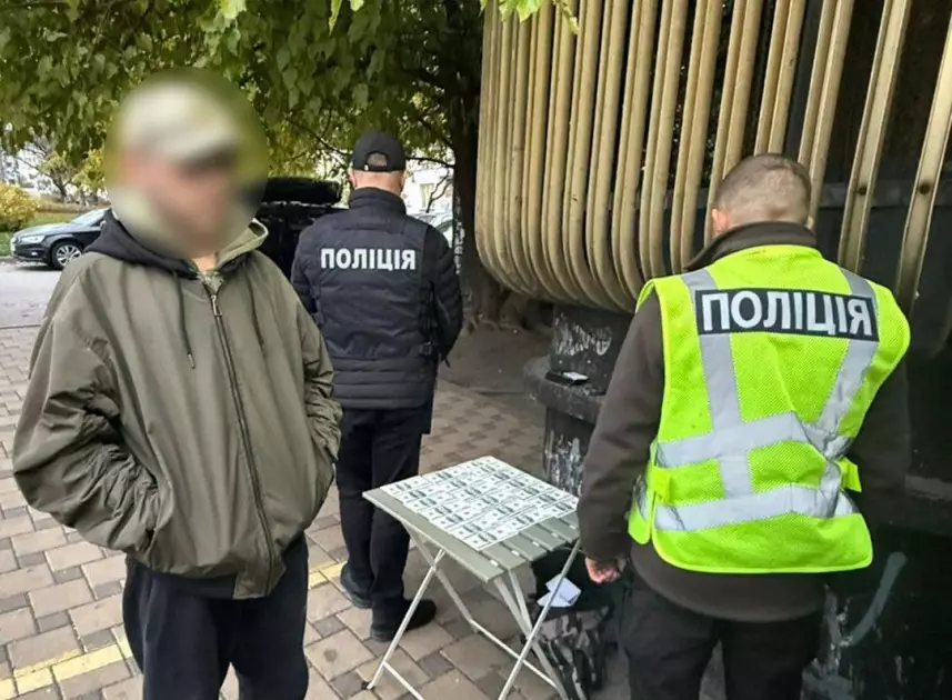 У Києві затримали підприємця, який за $4 тис. обіцяв «сховати» ухилянта в багажнику для виїзду до Румунії - 2