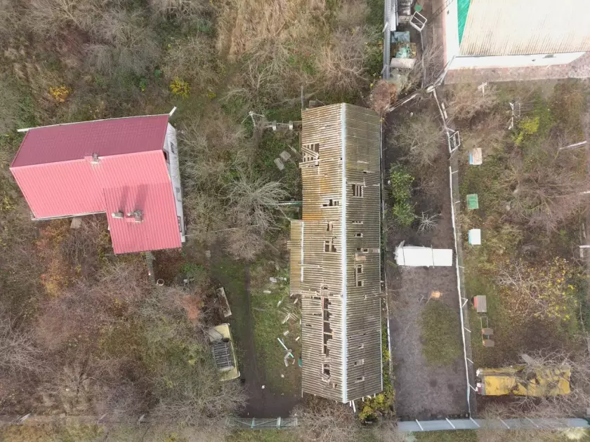 Уламки ворожого дрона впали на житлові будинки під Ірпенем: 23 оселі зруйновано - 1