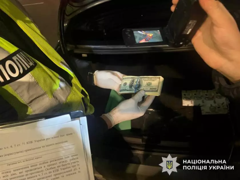У Києві затримали заступника голови селищної ради за хабар у 20 тисяч доларів - 4