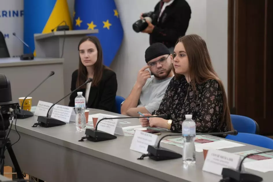 У Києві закликали заборонити нікотинові снюси: експерти говорять про загрозу для підлітків - 1