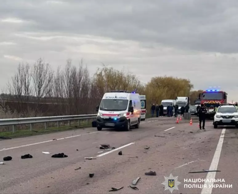 На Бориспільщині загинули двоє людей у ДТП: BMW перекинувся після удару в відбійник - 2