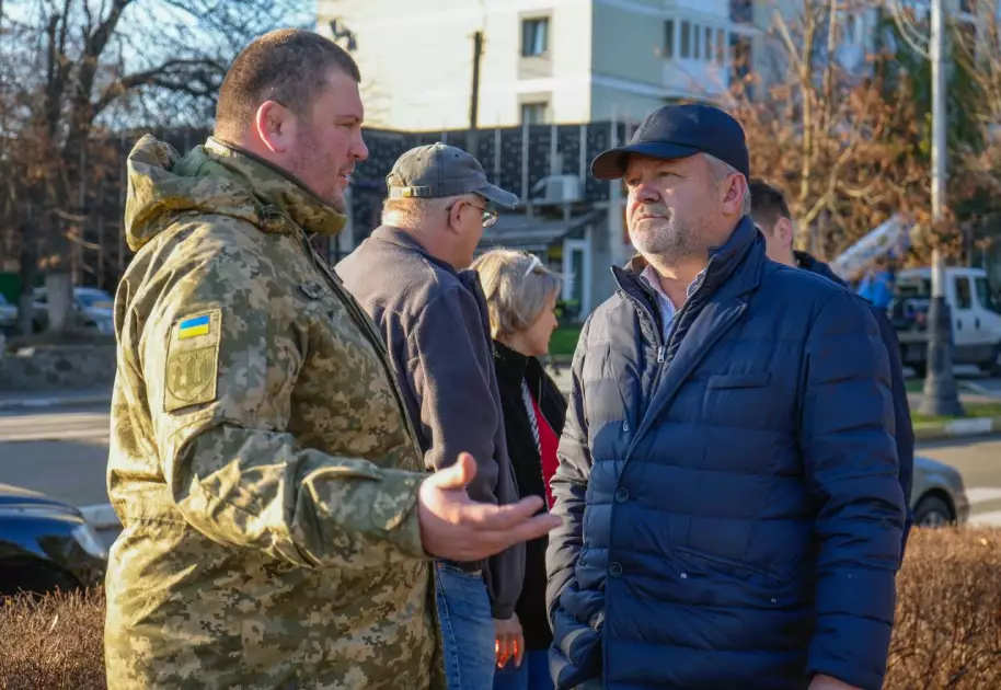 Два авто з Литви передали підрозділам Київського військового ліцею та 114-ї бригади ТрО - 1