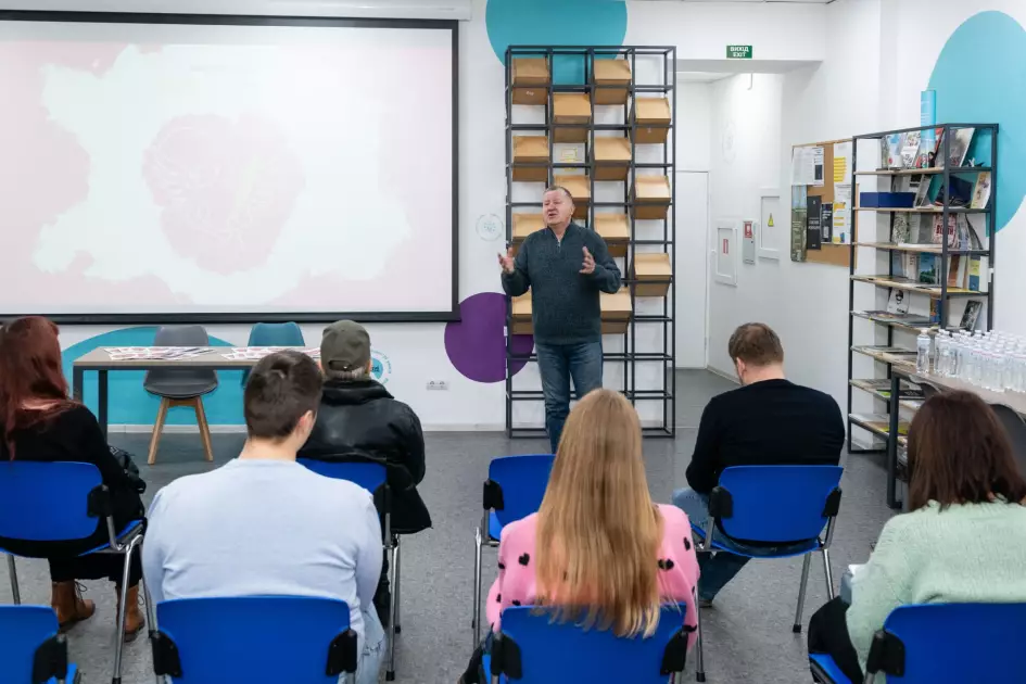 У Києві презентували поетичну збірку Євгенії Сніцар «Конкістадора»: поезія еміграції, діалогу й світла - 5