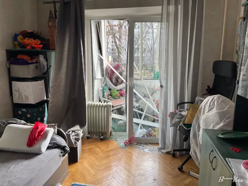 «Із сином та мамою були в одній кімнаті — єдиній, що вціліла»: історії киян після влучання дрона на Русанівці - 1