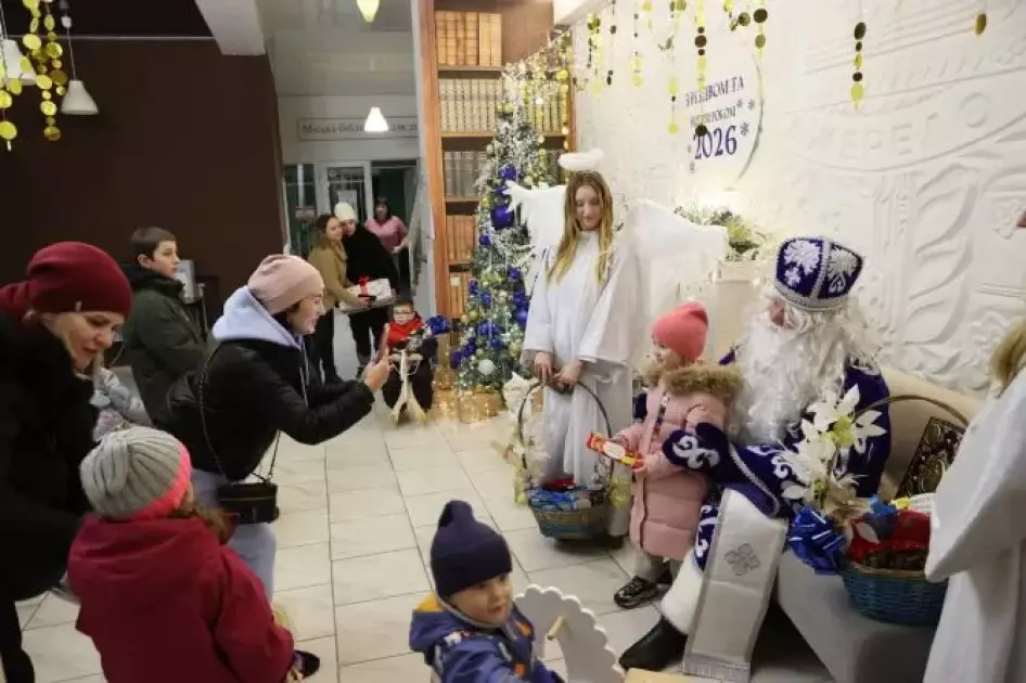 Понад тисяча дітей уже побувала у резиденції Святого Миколая в Ірпені: черга не меншає - 2