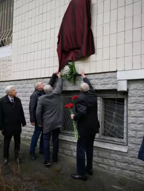 У Києві відкрили меморіальну дошку Борису Патону на будинку, де він прожив майже пів століття - 1