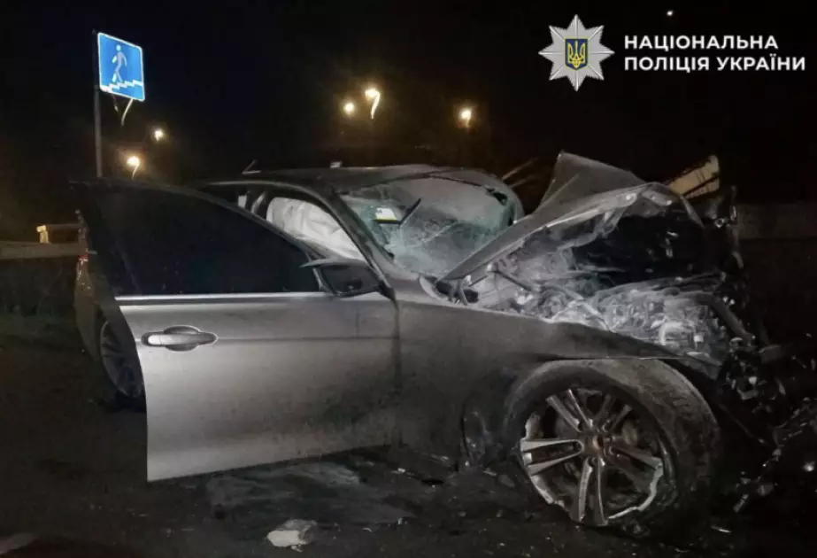 Смертельна аварія на Набережному шосе: 18-річний водій BMW загинув, троє пасажирів у лікарні - 1