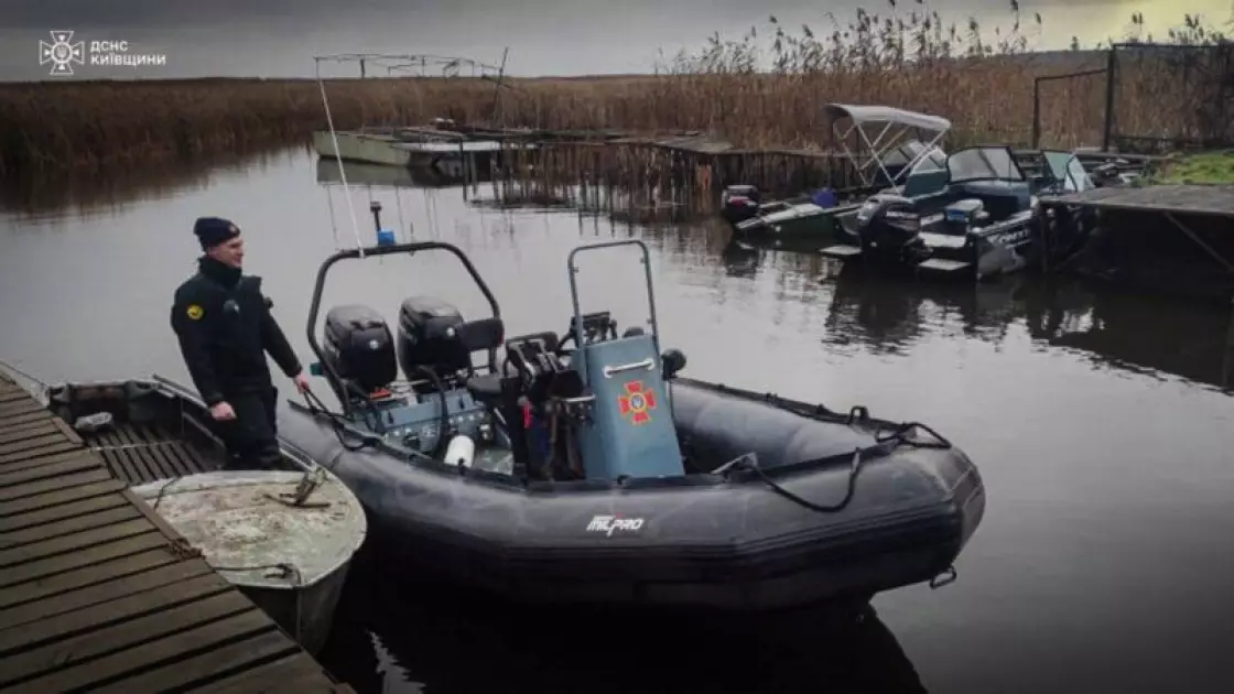 На Київському водосховищі розгорнули пошуки чоловіка, що зник під час риболовлі - 1