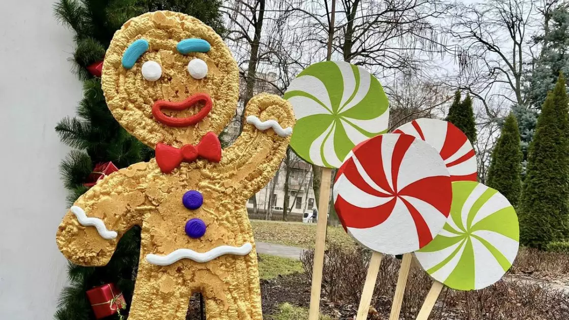 Новорічний Київ без натовпів: у парках столиці відкрили святкові фотозони - 1