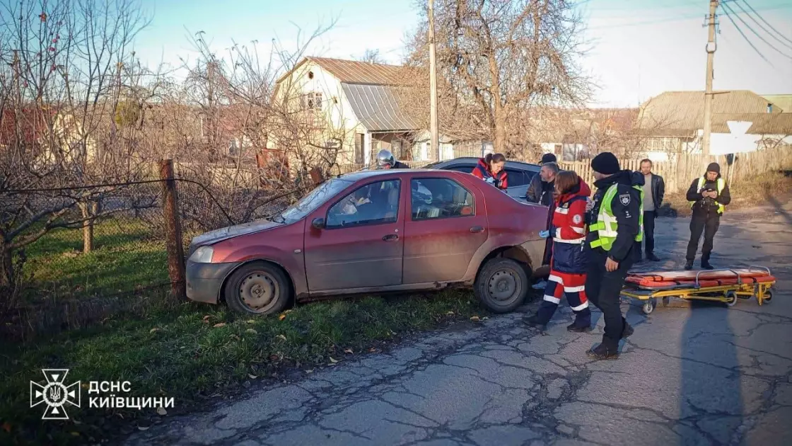 На Київщині зіштовхнулися два авто: пасажирку довелося вирізати з салону - 1