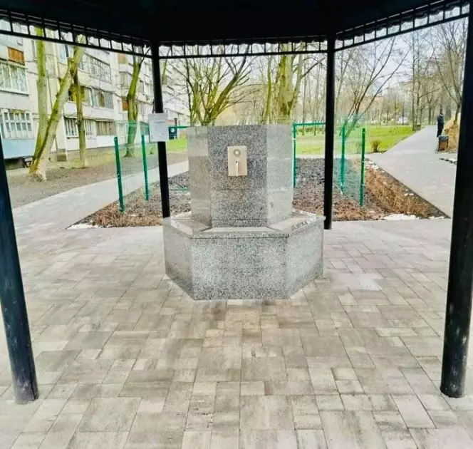 Оболонь із новим джерелом: на Вишгородській відкрили бювет з артезіанською водою - 1
