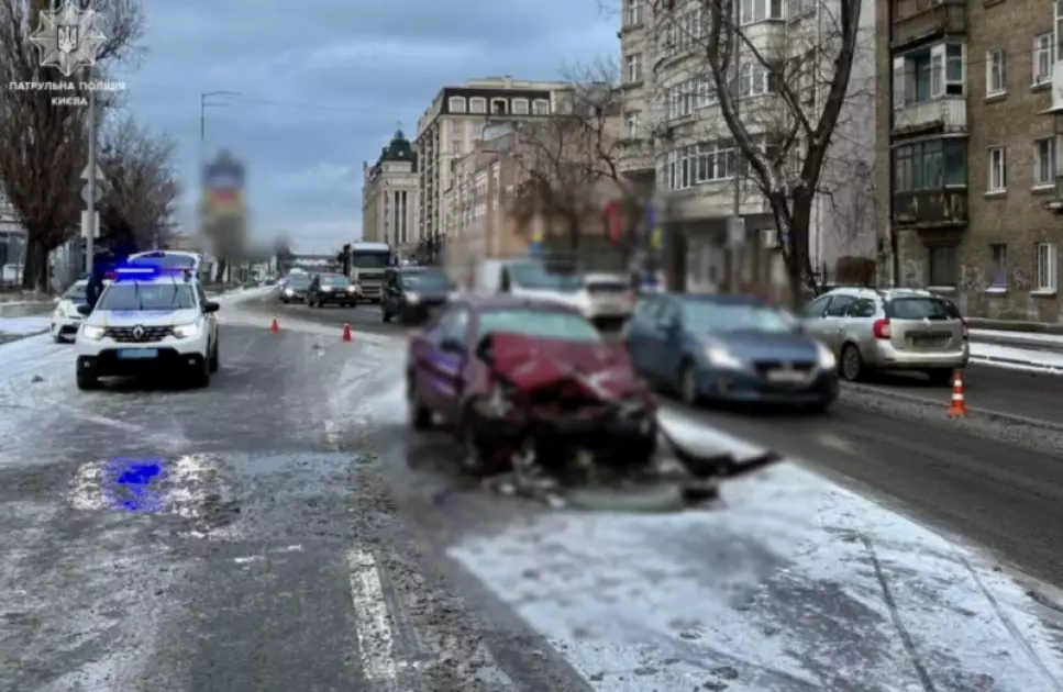 Аварія паралізувала рух: де у Києві утворилися найбільші затори - 1