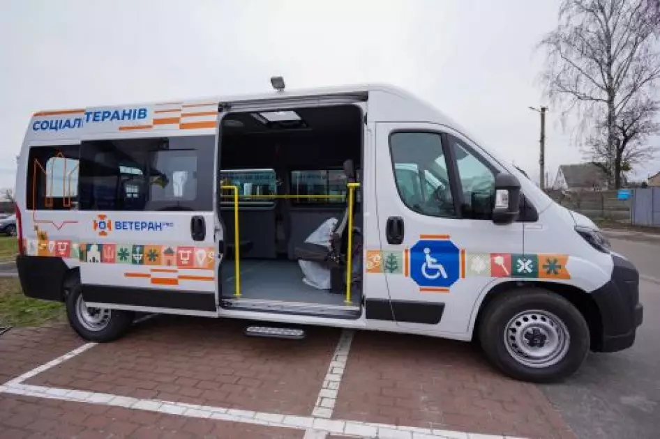 Соціальне таксі для захисників: на Київщині ветеранам передали інклюзивні авто - 2