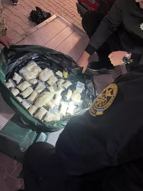 Збут психотропів у великих розмірах: суд відправив киянина за ґрати - 1