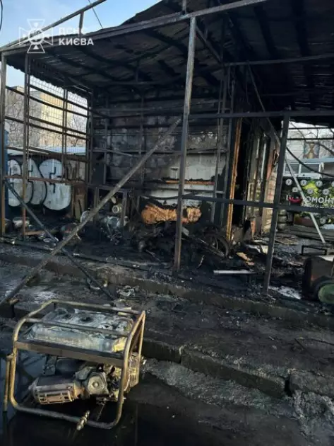 У Дніпровському районі Києва згорів шиномонтаж через пожежу - 2