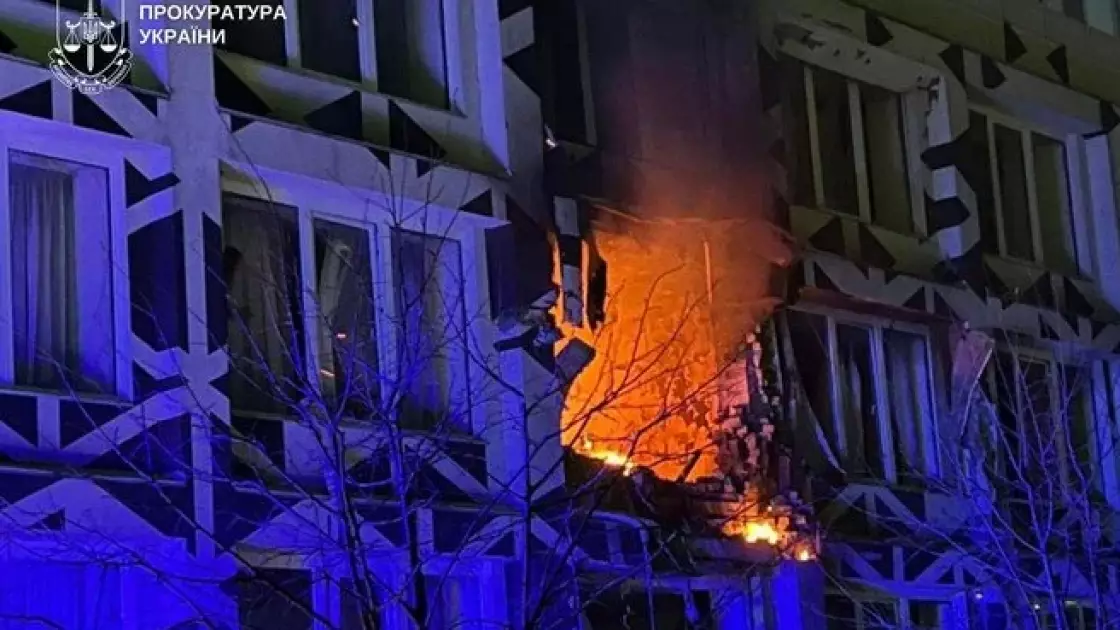 Клініка на Оболоні перетворилась на згарище: що залишилось після удару РФ - 1