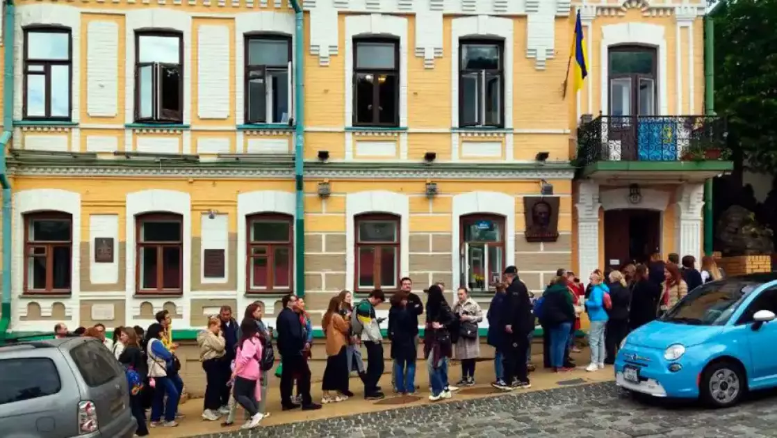 Київ відзначає 135 років Булгакова: музей на Андріївському узвозі презентував проєкт «День за днем» - 1